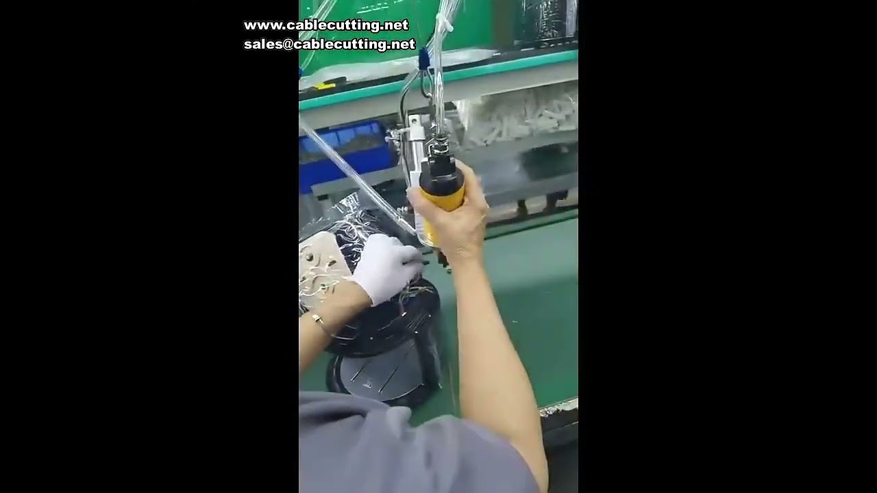 ماكينة تجعيد أوتوماتيكية لأطراف الكابلات وكتل التوصيل والمشابك